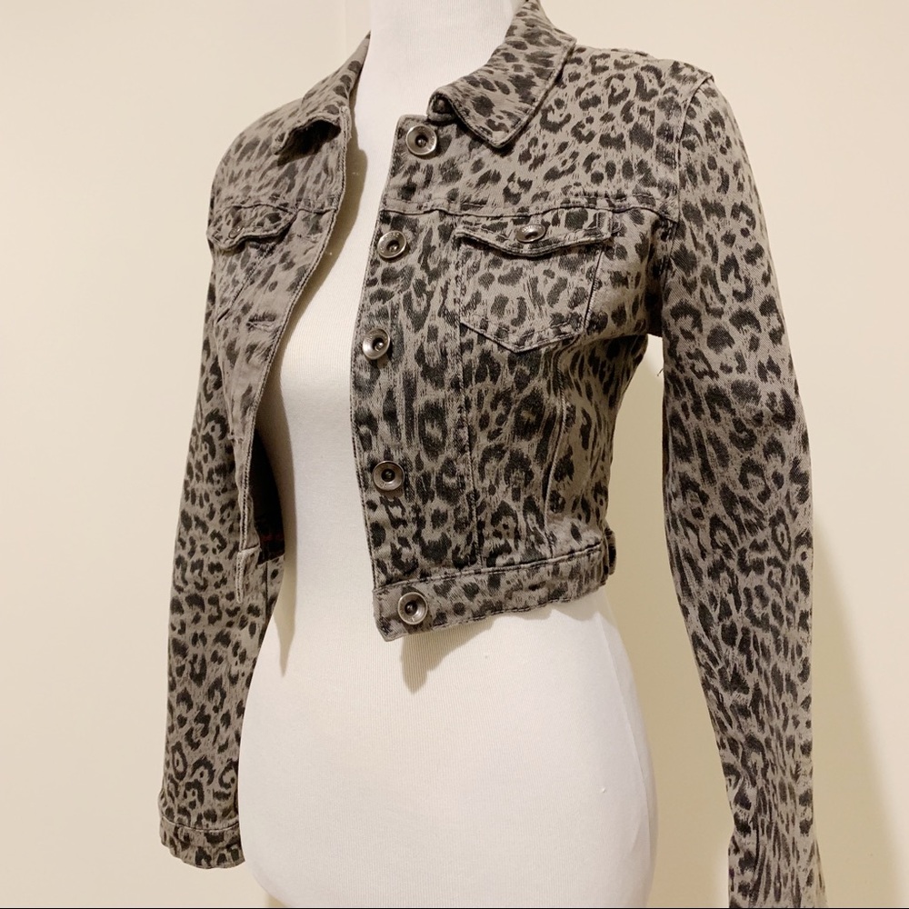 SM ✨ Gray Leopard Cheetah Print Jean Jacket